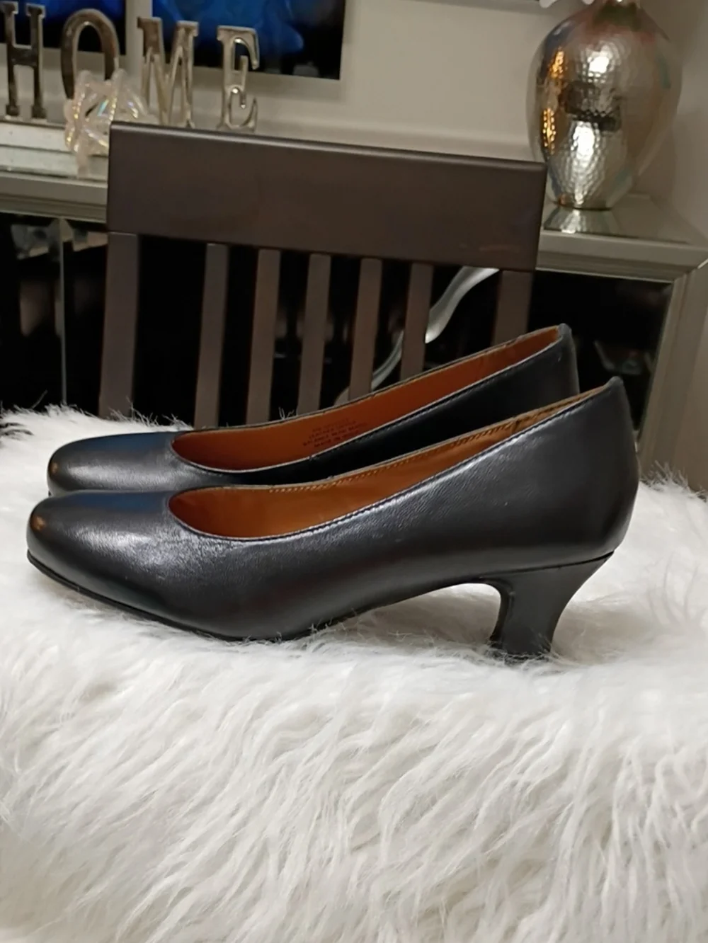 New ARRAY Flatter Black Leather Low Kitten Heel Pump 6M